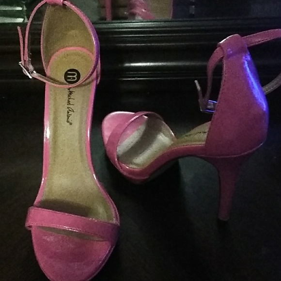 Heels - Picture 4 of 4